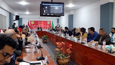 محافظ الإسماعيلية يناقش مشكلات القنطرة غرب خارج الديوان العام (صور)