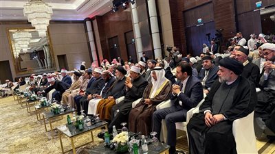 شيخ الأزهر يضرب المثل في الأخوة بفعاليات مؤتمر الحوار الإسلامي، ما القصة؟