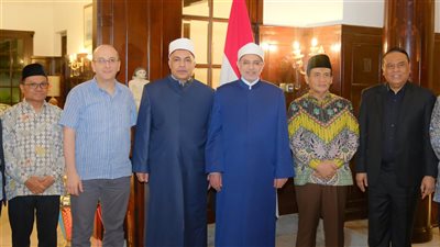 سفير مصر في إندونيسيا يثمن جهود الأزهر الشريف في خدمة المسلمين بالعالم