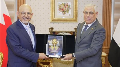 النائب العام يستقبل رئيس محكمة التمييز والنائب العام لمملكة البحرين بالقاهرة