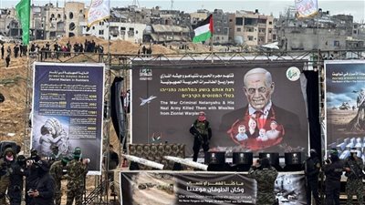  القسام توجه رسالة خلال تسليم جثامين أسرى الاحتلال