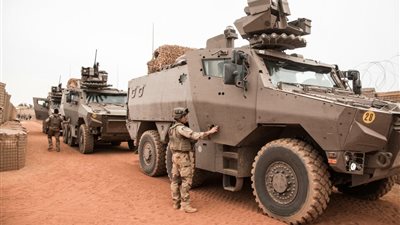 فرنسا تسلم قاعدتها العسكرية في أبيدجان إلى كوت ديفوار