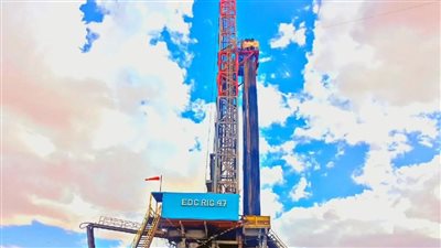  عجيبة وإيني تحققان قفزة إنتاجية بحفر أول بئر بترول أفقية في خزان المساجد الكربوني