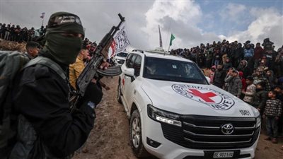 رويترز: جميع الأسرى الفلسطينيين البالغ عددهم 1,966 أسيرًا صعدوا الحافلات