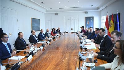 مصر وإسبانيا ترحبان بجهود اللجنة العسكرية المشتركة 5+5 لتوحيد ليبيا وانسحاب المرتزقة