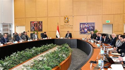 وزير الإسكان يتابع موقف تنفيذ أبراج 