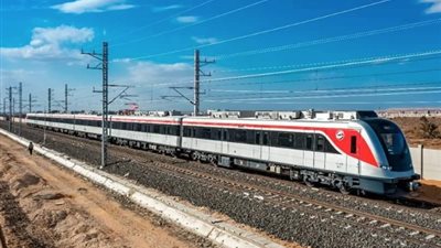 مع بداية التوقيت الشتوي.. مواعيد تشغيل القطار الكهربائي الخفيف LRT (إنفوجراف)