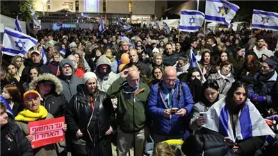عائلات الأسرى الإسرائيليين: 60 ألفا يتظاهرون وسط تل أبيب لإبرام صفقة لإعادة ذويهم