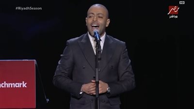 تامر عاشور يفاجئ الجمهور بميدلي من أغانيه الكلاسيكية ويتأثر بسبب 
