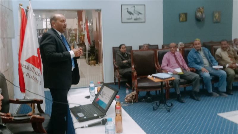 أثناء الندوة, فيتو