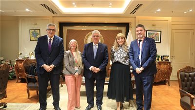 وزير التعليم العالي يبحث تعزيز التعاون مع وفد جامعة إسكس البريطانية