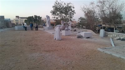 انتهاء العمل في سيمبوزيوم أسوان استعدادًا لحفل ختامه غدًا