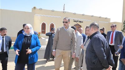 محافظ سوهاج يتفقد معرض أهلا رمضان ويتابع توسيعات موقف الكوثر