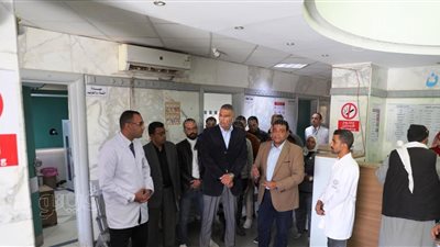 محافظ أسوان يطمئن على جاهزية وتوافر المستلزمات الطبية والعلاجية بمستشفى أبو سمبل الدولى (صور) 