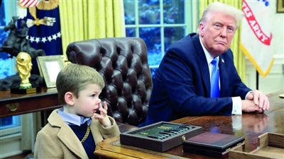 ترامب يستبدل طاولته الرئاسية بسبب المخاط الأنفي لنجل إيلون ماسك