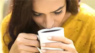 دراسة تحذر: 3 أغذية ومشروبات تسرع شيخوخة الجسد وتدهور صحة الدماغ