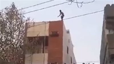  صعقته الكهرباء ولم تصرعه، شاب يفشل في إنهاء حياته للمرة الثالثة، والنشطاء: القدر منحه فرصة (فيديو) 