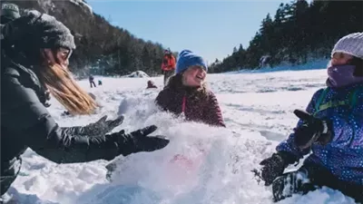 فتاة تدخل في غيبوبة أثناء تزلجها على الجليد