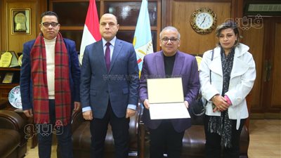 محافظ كفر الشيخ يكرم مدير ثقافة بيلا لتطويره تطبيق «توت» الإلكتروني