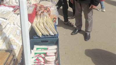 حرز الله يتابع تخفيضات سوق اليوم الواحد بالعجمى بالإسكندرية ويفاجئ المخابز 