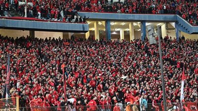 قبل ساعتين من مباراة القمة، مدرجات الأهلي تمتلئ بالجماهير (صور)