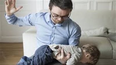 تفسير حلم الضرب من الأب في المنام وعلاقته بتغير الأحوال للأفضل 