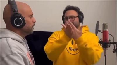 تجمع أكرم حسني وشارموفرز، كواليس تسجيل الأغنية الدعائية لمسلسل الكابتن