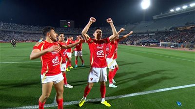 أشرف بن شرقي يظهر أساسيا بتشكيل الأهلي أمام الحرس 