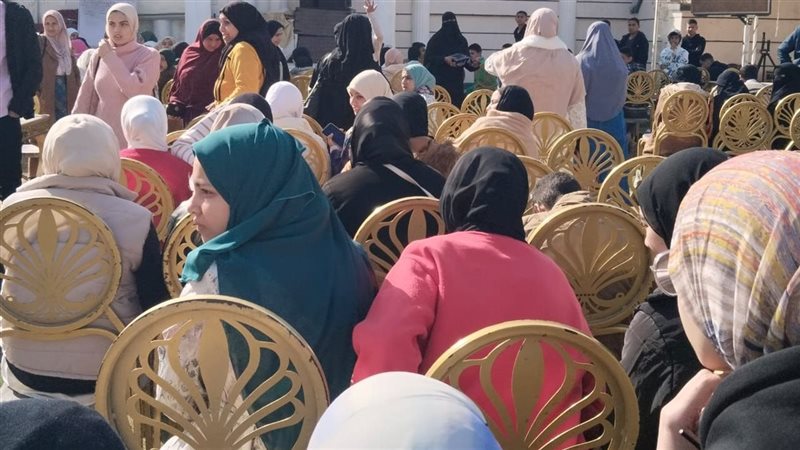 إقبال كثيف على المراجعات