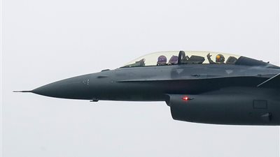 مقتل طيار أمريكي وإصابة آخر بإطلاق نار في قاعدة عسكرية