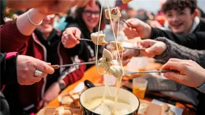 فرنسا تسجل أكبر طبق فوندو جبن مذاب في جينيس