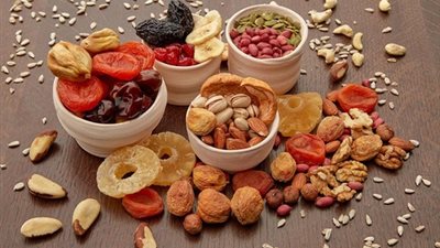 فوائد الفواكه المجففة، كنز غذائي يمد الجسم بالطاقة ويعزز الصحة