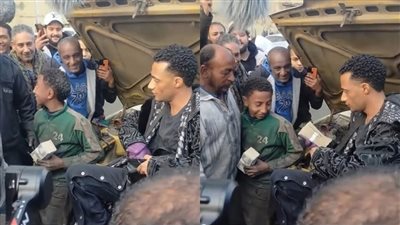 محمد رمضان يتصدر التريند بعد مساعدته طفلا بـ 100 ألف جنيه في 