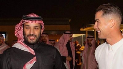 رونالدو ينشر صورة بالزي الوطني السعودي مع الأمير محمد بن سلمان ويعلق