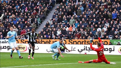 نيوكاسل يفوز على نوتنجهام فورست 4-3 في مباراة مثيرة بالدوري الإنجليزي (صور)