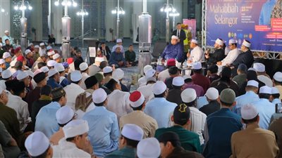 وزير الأوقاف من ماليزيا: شهر رمضان رسالة سلام ورحمة للعالم 