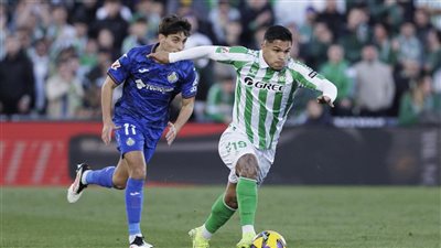 بيتيس ينتزع فوزا صعبا من خيتافي 2-1 في الدوري الإسباني 