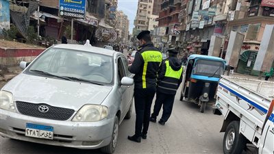 حملات مرورية مكبرة بقطور لضبط المركبات المخالفة (صور)