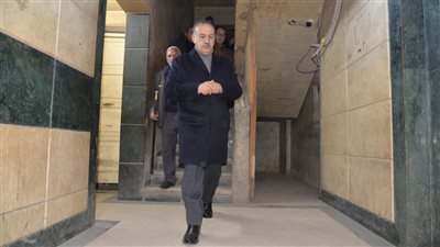 محافظ أسيوط يتسلم طابقًا في برج سكني تبرع به مواطن لخدمة الأهالي (صور) 