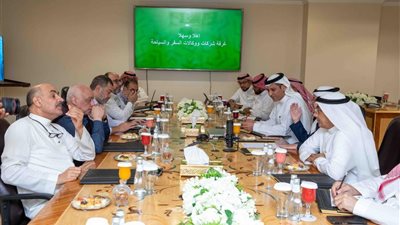 وفد غرفة السياحة يبحث استعدادات المطوفين لخدمة الحجاج