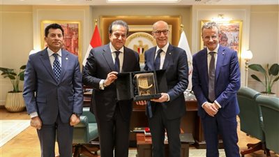 وزيرا الصحة والشباب والرياضة يجتمعان برئيس الاتحاد الدولي للرياضات الجامعية
