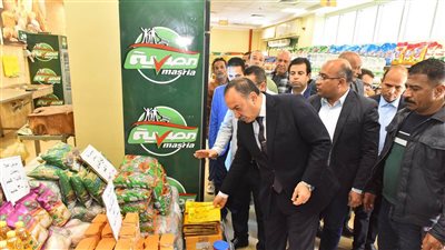 محافظ أسيوط يفتتح 5 معارض 