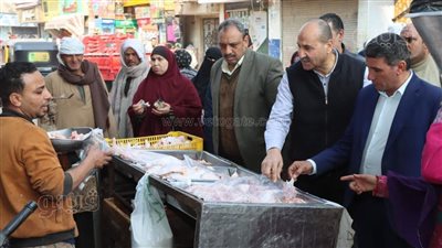 سكرتير بني سويف يتفقد سوق اليوم الواحد بمدينة ناصر استعدادًا لرمضان