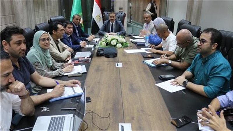 محافظ المنوفية يناقش