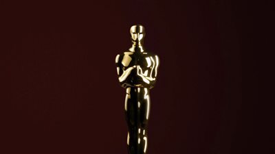 ليزا ودوجا كات وراي يقدمن فقرة غنائية في حفل توزيع جوائز الأوسكار