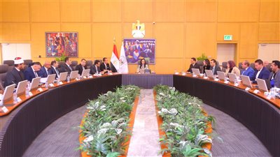 وزيرة التضامن تلتقي عددًا من الأسر الراغبة في كفالة أبناء بنظام الأسر البديلة الكافلة