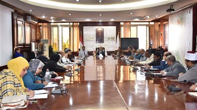 محافظ الأقصر يوجه بتكثيف التوعية لمحاربة العنف ضد الأطفال