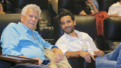 موعد ومكان عزاء والد الفنان كريم قاسم 