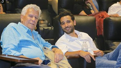 خيري بشارة ويسري نصر الله ينعيان والد الفنان كريم قاسم 