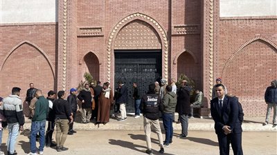 مشاهد من ضريح الرئيس الراحل حسني مبارك في الذكرى الخامسة لوفاته (فيديو وصور)